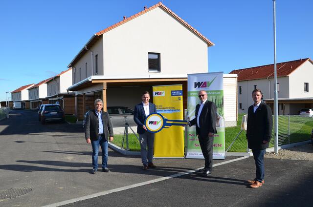 Bürgermeister Georg Gilli, Abgeordneter zum Nationalrat Lukas Brandweiner, WAV-Vorstandsdirektor Manfred Damberger, Architekt DI Reinhard Litschauer