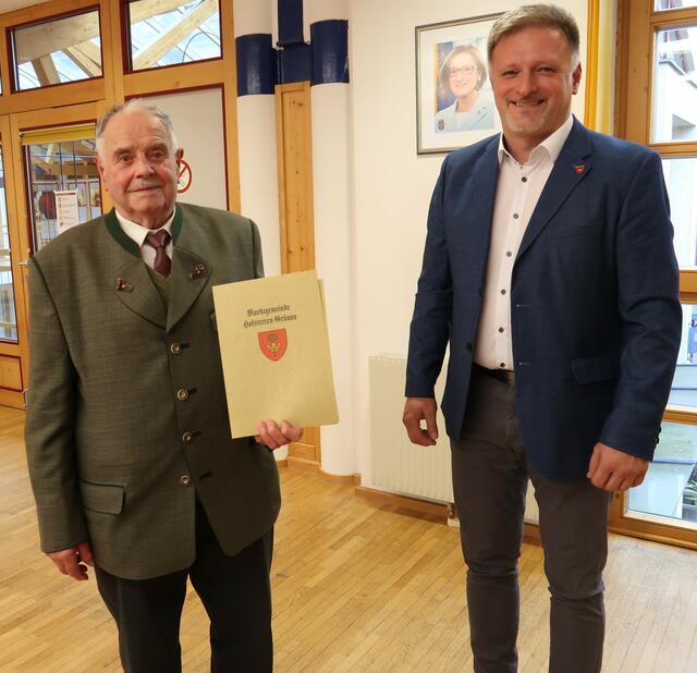 Vizebürgermeister Wolfgang Grünbichler gratulierte Gottfried Luger.