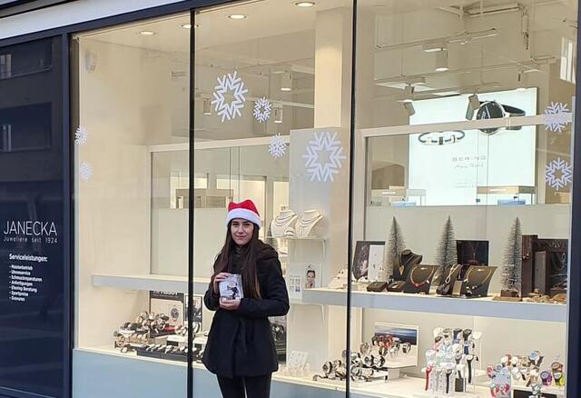 Wiens Favoriten schmücken in der Adventzeit ihre Auslagen weihnachtlich. | Foto: Wiens Favoriten