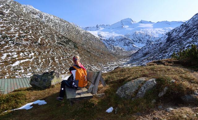 Bankerl mit Aussicht  bei der Hütte