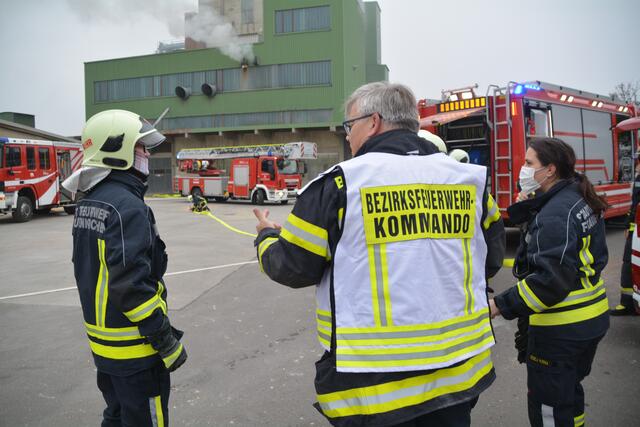 Anton Kandelsdorfer vom Bezirksfeuerwehrkommando war beim Einsatz dabei.  | Foto: Charlotte Titz