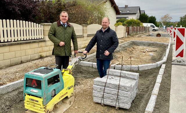 Stadtrat Franz Dinhobl und Bürgermeister Michael Nistl sind zufrieden. | Foto: Gemeinde Katzelsdorf