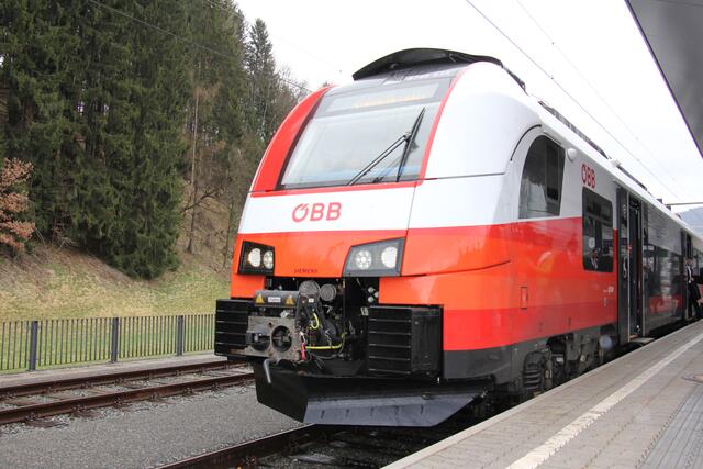 Im November werden im Hauptbahnhof Wörgl die Bahnsteigkanten erneuert.