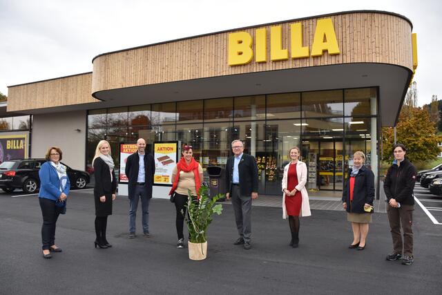 Gemeinsam wurde am Donnerstag die neue Billa Filiale in Gamlitz bewundert.
