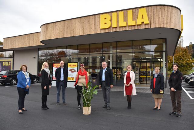 Gemeinsam wurde am Donnerstag die neue Billa Filiale in Gamlitz bewundert. | Foto: Waltraud Fischer