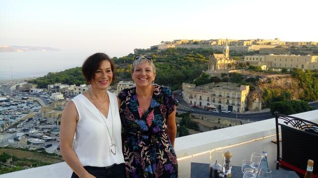 Claudia Trinko und Elke Wojakow in Malta