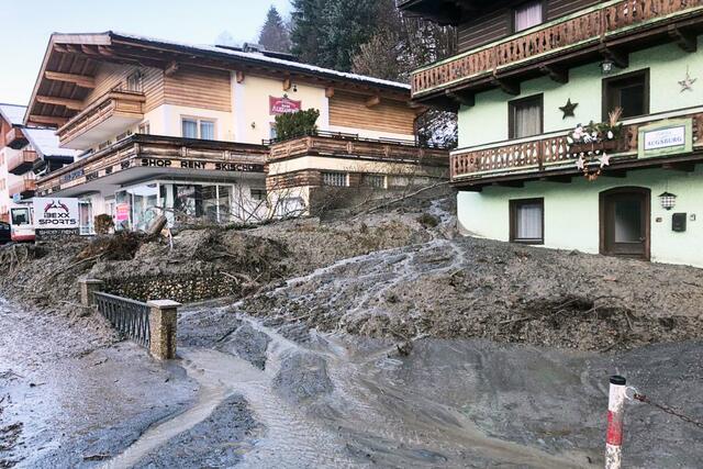 Am 18. November 2019 hat ein Starkregenereignis in Saalbach Murenabgänge und Hangrutschung verursacht.