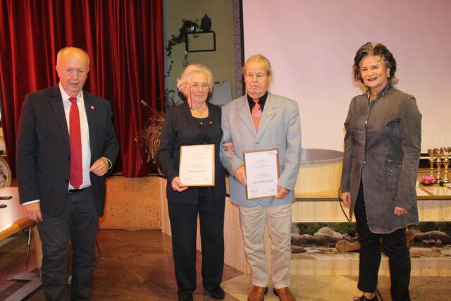 LP Herbert Striegl, Elisabeth und Dieter Grad (beide Goldenes Ehrenzeichen), Bgmin. Hedi Wechner.