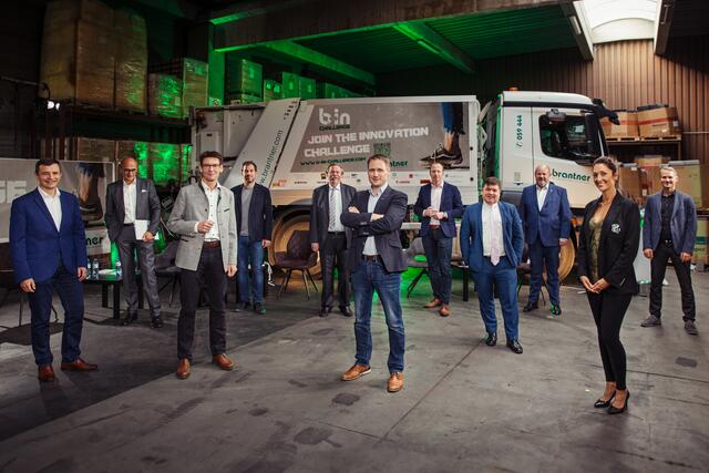 Katharina Perry (r.) und die Jury der „Brantner Innovation Challenge“