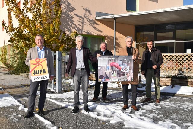 Freuen sich über den neuen Impuls: JUFA-Vorstandsvorsitzender Gerhard Wendl, TVB-Obmann Kurt Hasenbacher, Regionsobmann Alfons Rastner, Steinachs Bgm. Josef Hautz und LA Florian Riedl (v.l.)