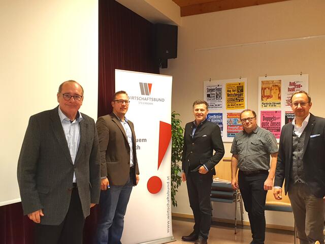 Wirtschaftsbund in Eibiswald: BGO Manfred Kainz,  Daniel Nauschnegg, OGO Matthias Kröll, Vbgm. Werner Tschuchnig und Dir. Jochen Pack (v.l.). | Foto: WB