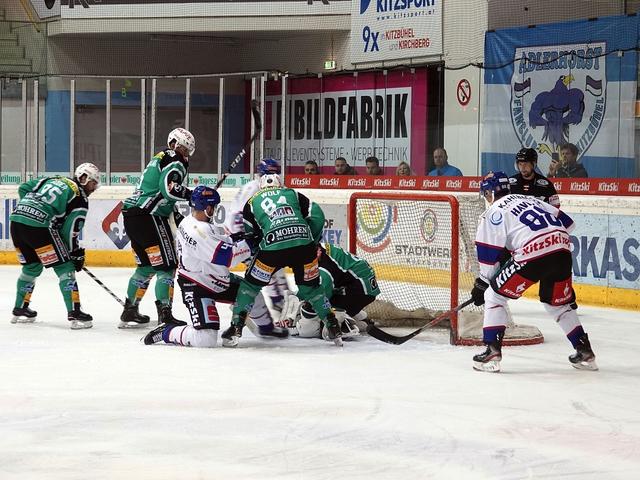 Die Eishockeyspieler befinden sich derzeit in Heimquarantäne.