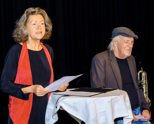 Gabriele Köhlmeier las Geschichten vom Opa und den En kelkindern. Foto: Peter Völker.