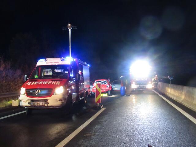 Auffahrunfall auf der S6 auf Höhe der Auffahrt Leoben-Ost in Fahrtrichtung Klagenfurt. | Foto: FF Leoben-Stadt