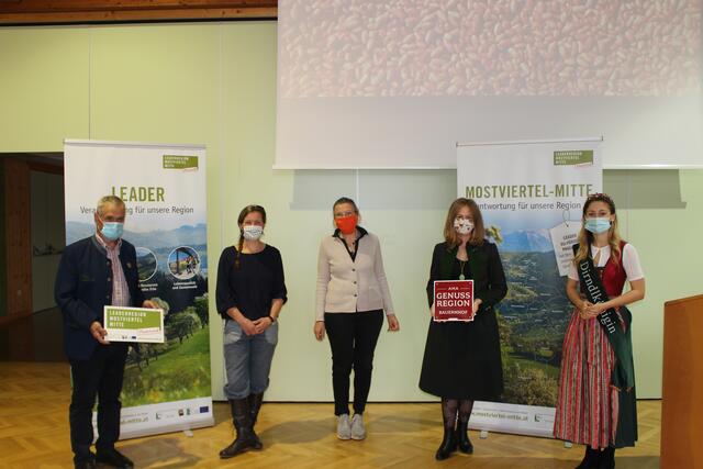 LEADER Obmann Anton Gonaus, Doris Pfaffenlehner, Univ.-Prof. Dr. Margit Laimer, DI Caroline Goldsteiner, Dirndlkönigin Sandra I.