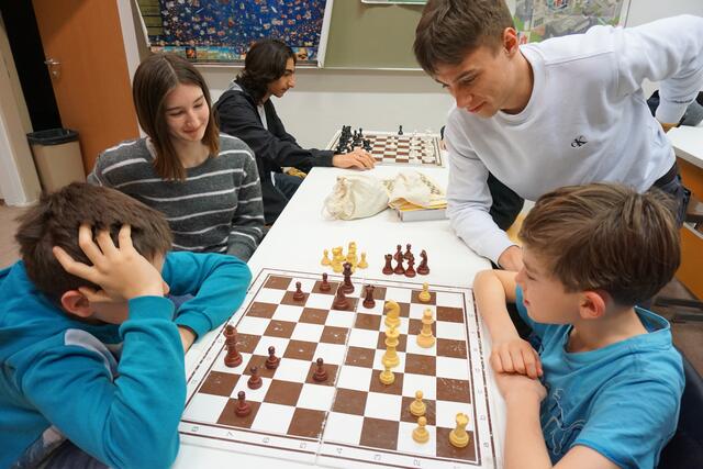 Einmal pro Woche wird im BORG Honauerstraße gemeinsam Schach gespielt.