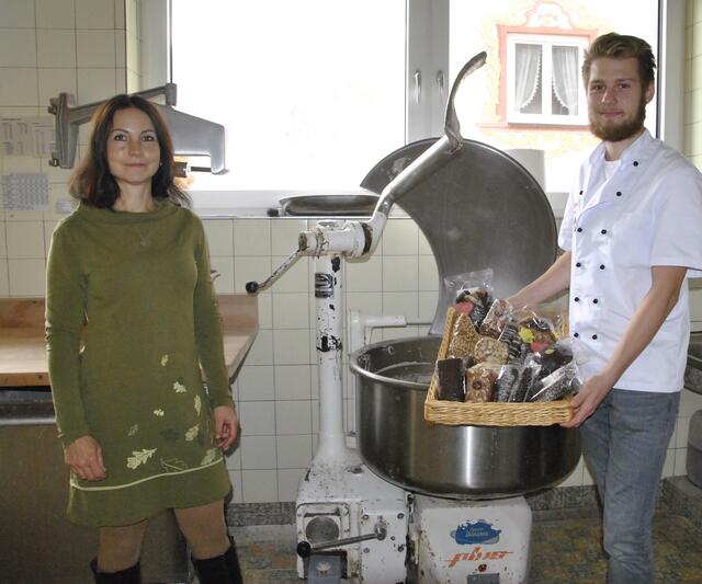 Birgit Pristauz und Florian Kitzbichler in der Backstube in Niederndorf.