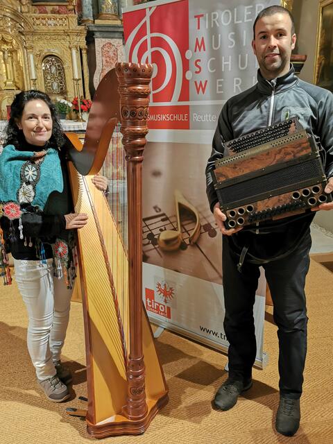 Heidi Abfalter an Hackbrett und Harfe sowie Hannes Neururer an der Steirischen Harmonika und an der Harfe begeisterten das Publikum. | Foto: LMS
