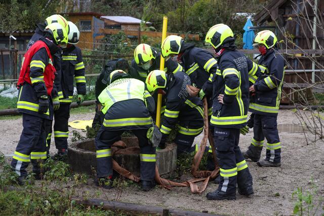 Zwei Feuerwehren standen bei der Bergung im Einsatz.
