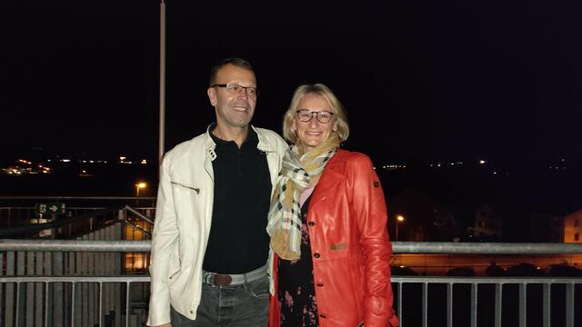 Otto und Eveline genießen das Ambiente mit Weitblick