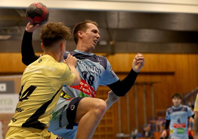 Mathias Nikolic (Leoben) and Florian Spendier
 | Foto: GEPA pictures/Hans Oberlaender