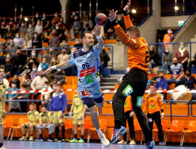 Martin Breg (Bruck) und Aistis Pazemeckas (Leoben) | Foto: GEPA pictures/Hans Oberlaender