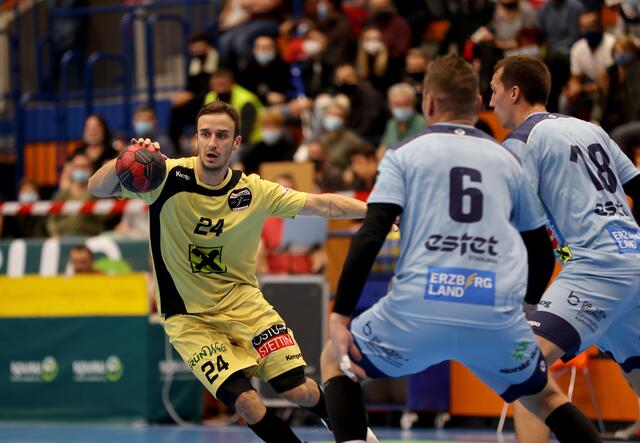 Mathias Nikolic (Leoben), Mario Maretic und Florian Spendier (Bruck) | Foto: GEPA pictures/Hans Oberlaender