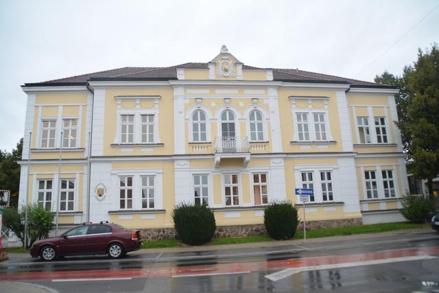 Neun Mitarbeiter der Bezirkshauptmannschaft Oberpullendorf sind mit dem Coronavirus infiziert bzw. an COVID-19 erkrankt.  | Foto: Plank