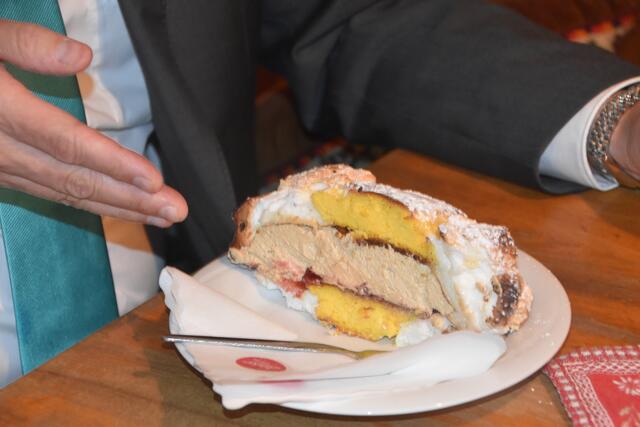 Dessert: ganz frisch, wunderbarer Teig und Creme – teuflisch gut!