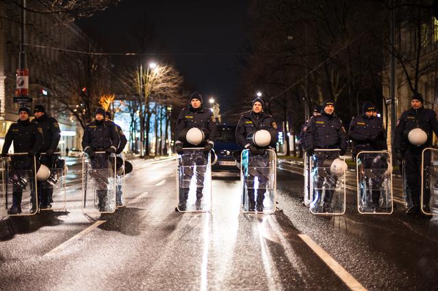 Aktuell melden Einsatzkräfte Schüsse in der Wiener Innenstadt. Laut Innenministerium ist mindestens ein Toter zu beklagen, mehrere Verletzte. | Foto: Edler