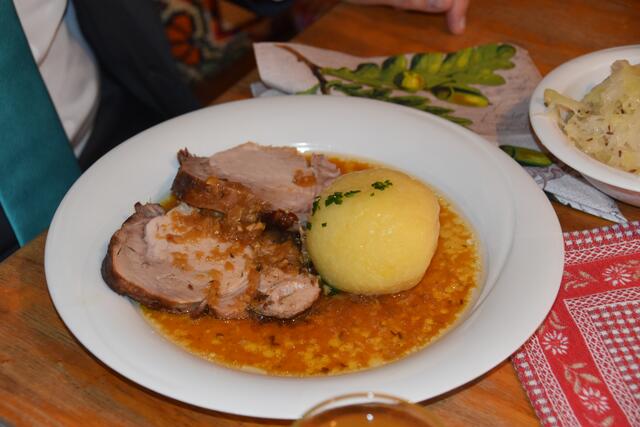 Hauptspeise: teuflisch gutes, feines Fleisch mit Vitaminbeilage