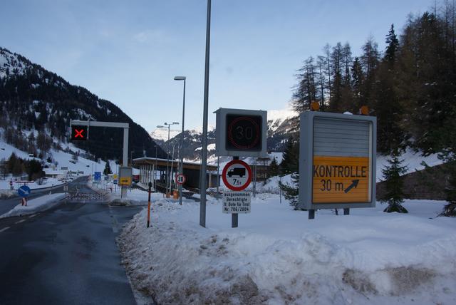 LKW-Kontrollstelle am Grenzübergang in Nauders.