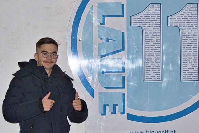 Der 18-Jährige kommentiert im Wasserwaldstadion die Heimspiele seiner Blauen Elf. | Foto: Baumgartner/BRS