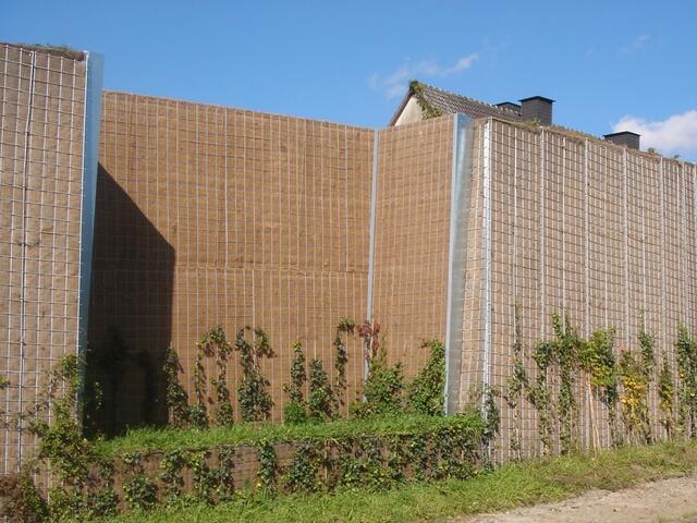 In Völkermarkt entsteht die erste begrünte Lärmschutzwand Kärntens. | Foto: Grünkonzept