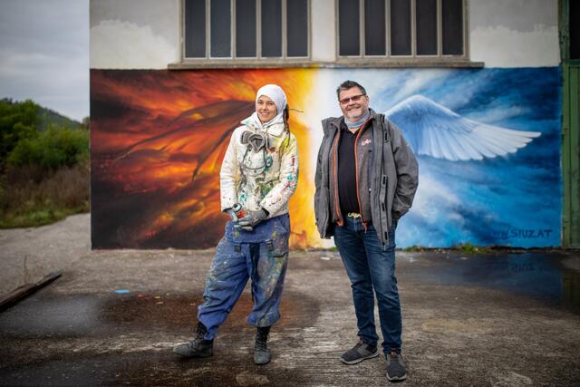 Sarah Kupfner und Jürgen Kreibich, zwei Profis, die aus langweiligen Wänden ein Universum machen können.  | Foto: Alexander Pfeffel