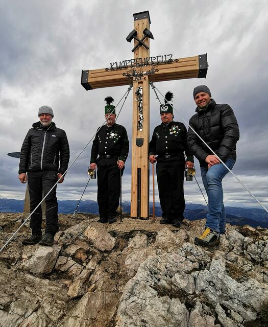 Knappenkreuz: Die historischen Uniformen des Bergmännischen Kulturvereins spannten den Bogen zur Bergbautradition. | Foto: Marktgemeinde Bad Bleiberg