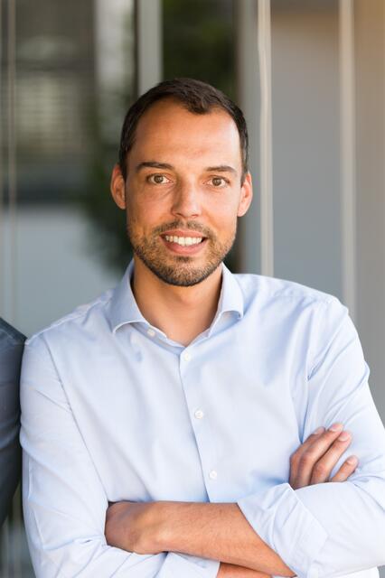 Klaus Lindinger begrüßt die Anschaffung von Laptops für die Schulen. | Foto: ÖVP Wels-Land