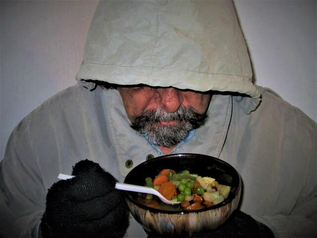 Ein Adventessen für obdachlose Menschen.
