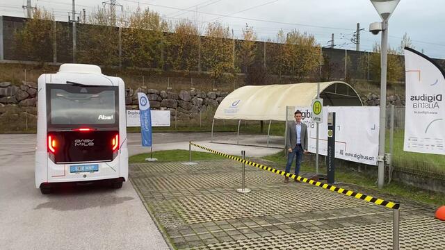 Die Bushaltestelle. | Foto: Commend International, Alexander Struber