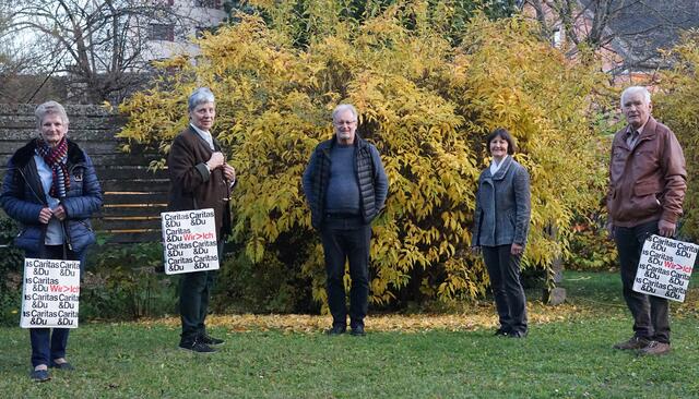 Bitten um Spenden für armutsbetroffen Menschen in Kärnten: Waltraud Werginz, Ilse Schell,  Stadtpfarrer Ernst Windbichler, Organisatorin Angela Suntinger und  Anton Steiner | Foto: Pfarre Spittal 