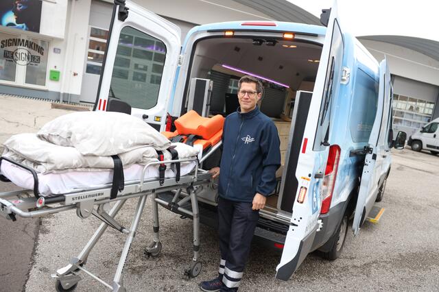Das Spezialfahrzeug - das auch "Engel" genannt wird - wurde auf besondere Art und Weise auf die Bedürfnisse der Personen, die damit zu ihrem letzten Wunsch gebracht werden, angepasst. | Foto: laumat.at/Matthias Lauber