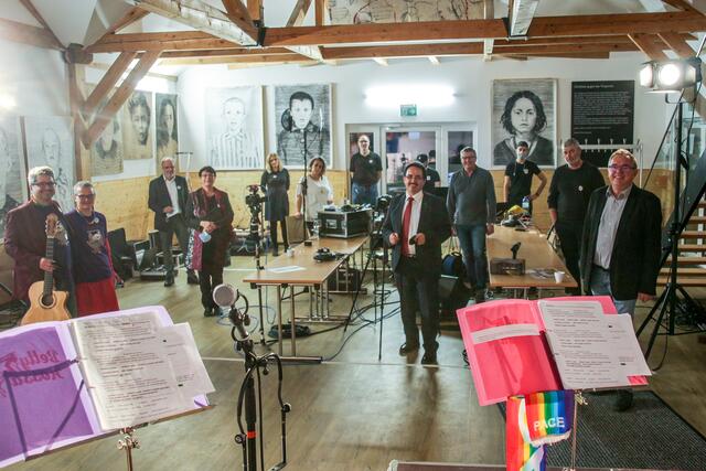 Tolle hochengagierte Arbeit unter harten Corona-Einschränkungen: Das Kernteam des Menschrechte-Symposiums im Haus der Erinnerung. | Foto: Eckhart Herbe