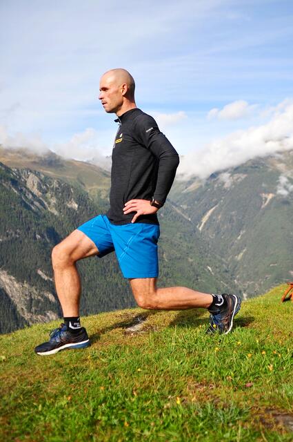 Fit in den Winter mit Gerald Kammerlander - Übung 5: Ausfallschritte | Foto: Hassl