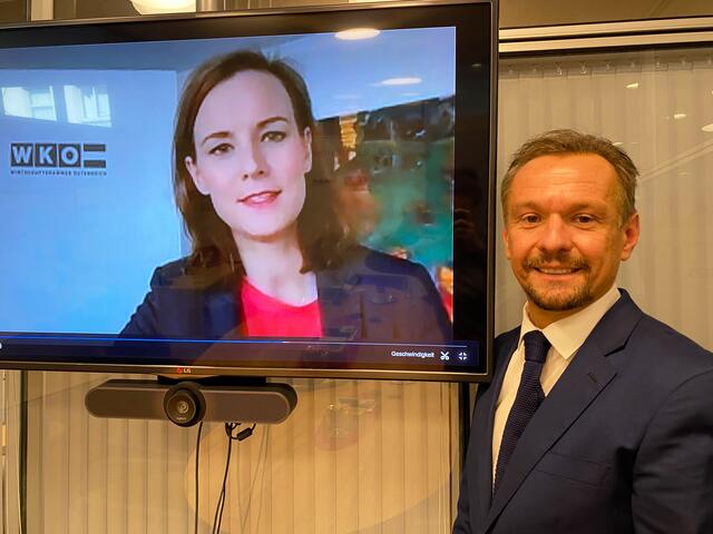 Markus Raml mit Mariana Kühnel, stellvertretende Generalsekretärin der Wirtschaftskammer Österreich beim Online-RuP-Forum am 6. November. | Foto: RuP