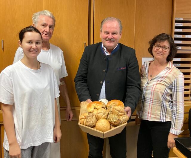 Bäckermeisterin Lena Kasses, Erich Kasses, Bundesrat Eduard Köck, Ingrid Kasses  | Foto: Privat