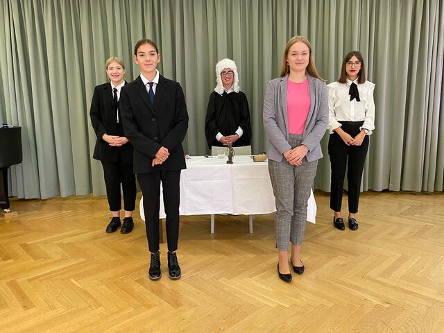 Sorgten für Theater mit Gänsehaut: Sophie Heindl, Lena Jandrasits, Raphael Pourkhalil, Elisa Bilovits und Selina Seier. | Foto: BORG Güssing
