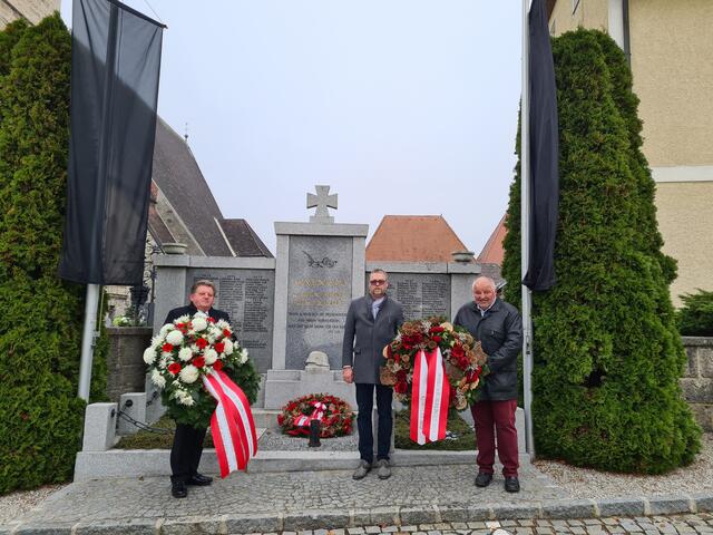 Bürgermeister Thomas Steinerberger (ÖVP), Gemeindevorstand Gregor Mayrwöger (FPÖ) und Gemeindevorstand Franz Spach (SPÖ). | Foto: Marktgemeinde Steinerkirchen an der Traun