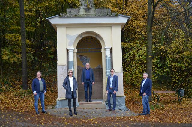 Gemeinderätin Claudia Anderl, Stadträtin Maria Rigler, Bürgermeister Franz Wohlmuth, Stadtrat Christof Fischer und Manfred Korntheuer Geschäftsführer von Neulengbacher Kommunalservice GmbH | Foto: Gem. Neulengbach