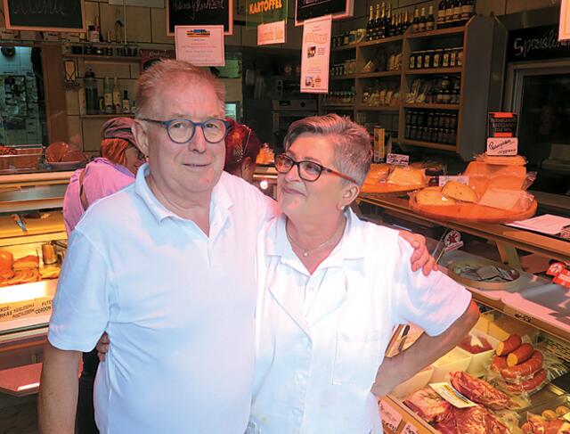 Emmerich und Gertrude Rongits bieten in Ihrer Fleischerei am Allerheiligenplatz 2 montags bis freitags wechselnde Mittagsmenüs zum Mitnehmen.