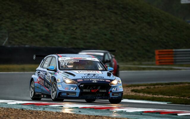 Mit P4 im Ziel war er bester Junior und zeigte somit zum Abschluss sein großes Talent erneut auf. | Foto: Engstler Motorsport